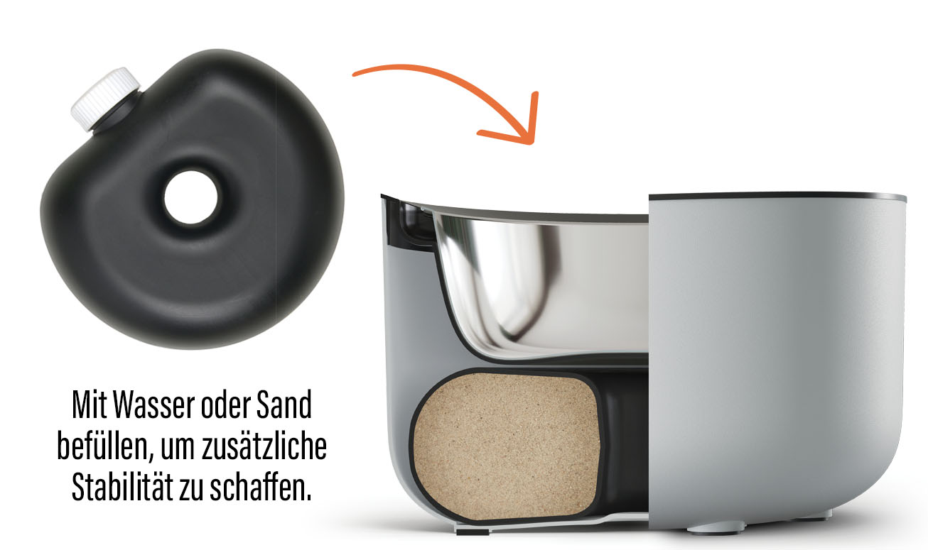 Den Gewichtseinsatz mit Wasser oder Sand befüllen, um zusätzliche Stabilität zu schaffen
